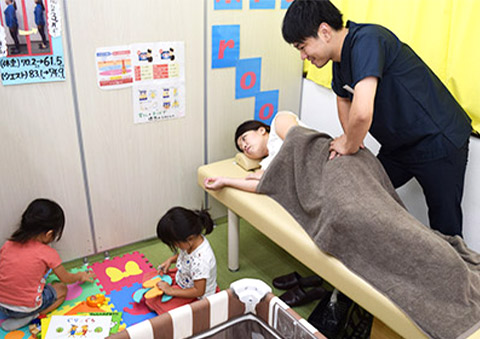 キッズスペースも完備！子育て経験豊富なスタッフが対応！